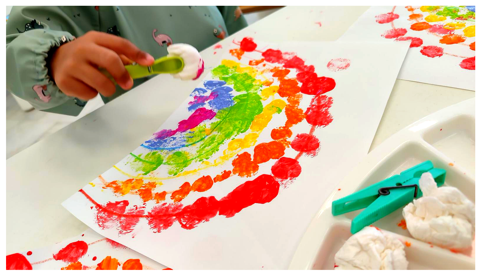 Familia aprendiendo juntos